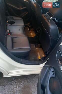 Хэтчбек Mercedes-Benz B-Class 2015 в 