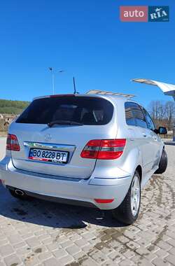 Хетчбек Mercedes-Benz B-Class 2010 в 