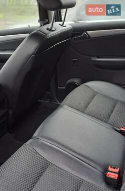 Хетчбек Mercedes-Benz B-Class 2010 в 