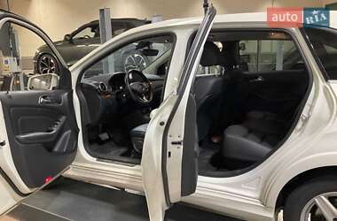 Хэтчбек Mercedes-Benz B-Class 2017 в 