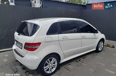 Хэтчбек Mercedes-Benz B-Class 2009 в 