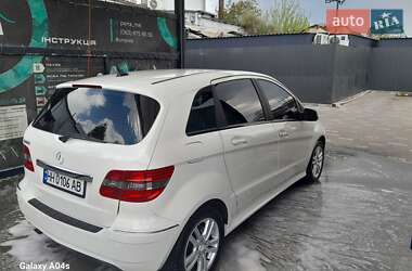 Хэтчбек Mercedes-Benz B-Class 2009 в 