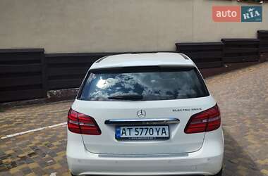 Хетчбек Mercedes-Benz B-Class 2015 в 