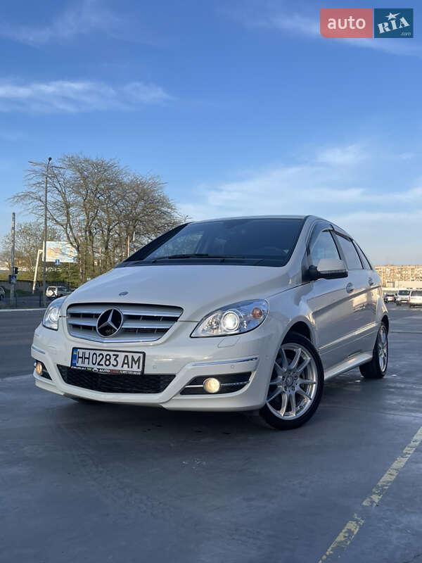 Хетчбек Mercedes-Benz B-Class 2010 в 