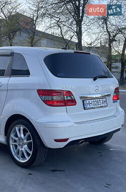 Хетчбек Mercedes-Benz B-Class 2010 в 