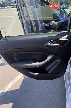 Хэтчбек Mercedes-Benz B-Class 2017 в 