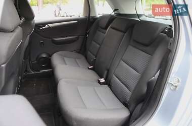 Хетчбек Mercedes-Benz B-Class 2010 в 