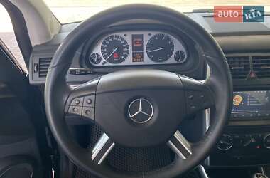 Хэтчбек Mercedes-Benz B-Class 2010 в 