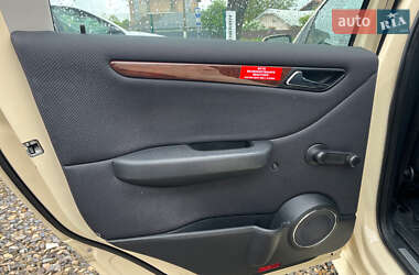 Хэтчбек Mercedes-Benz B-Class 2009 в 