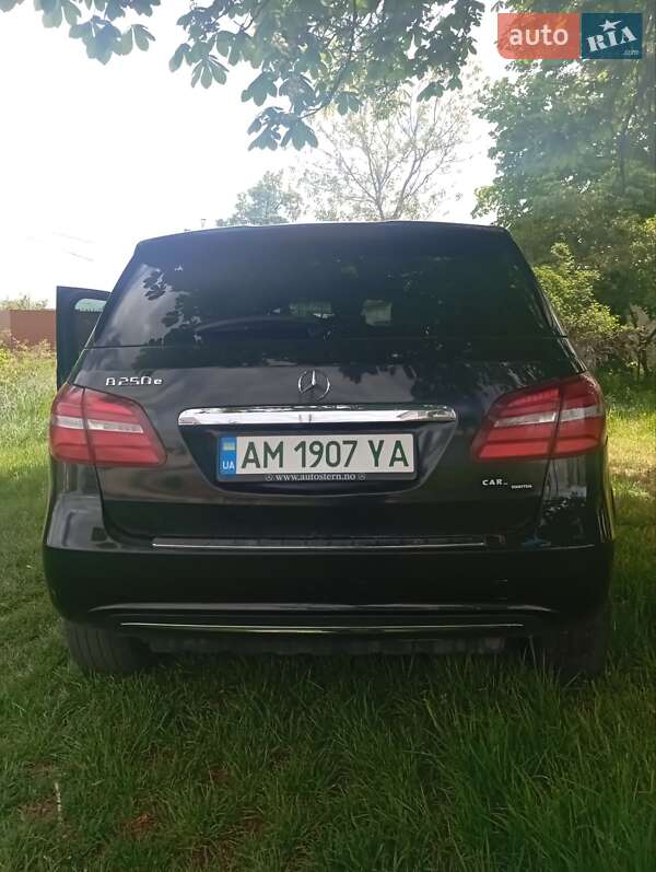 Хэтчбек Mercedes-Benz B-Class 2015 в Коростене