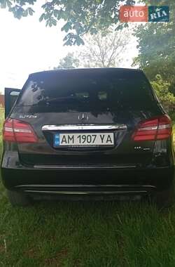Хэтчбек Mercedes-Benz B-Class 2015 в 