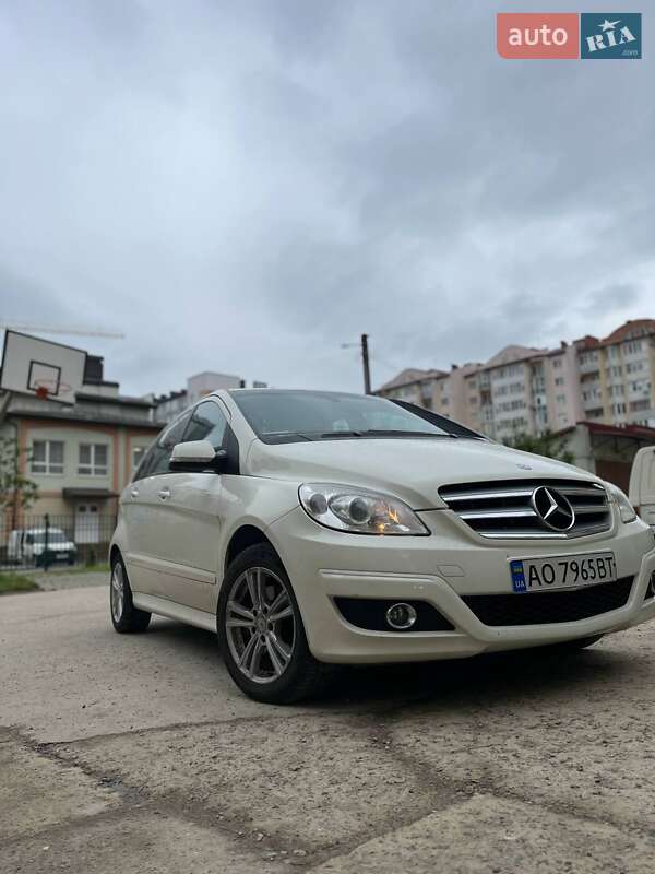Хетчбек Mercedes-Benz B-Class 2011 в Івано-Франківську