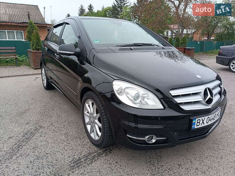 Хэтчбек Mercedes-Benz B-Class 2009 в 