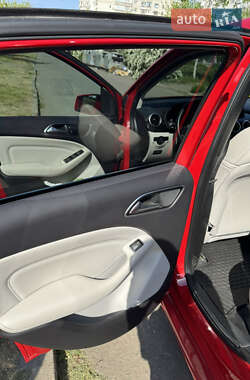 Хетчбек Mercedes-Benz B-Class 2016 в 
