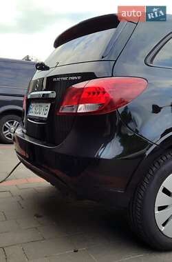Хэтчбек Mercedes-Benz B-Class 2015 в 