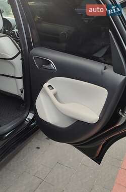 Хэтчбек Mercedes-Benz B-Class 2015 в 