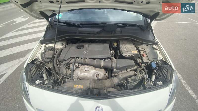 Хэтчбек Mercedes-Benz B-Class 2014 в Киеве