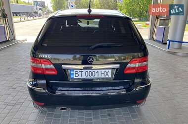 Хетчбек Mercedes-Benz B-Class 2010 в 