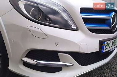 Хэтчбек Mercedes-Benz B-Class 2015 в 
