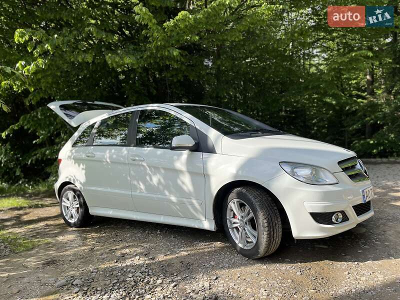 Хетчбек Mercedes-Benz B-Class 2011 в Івано-Франківську