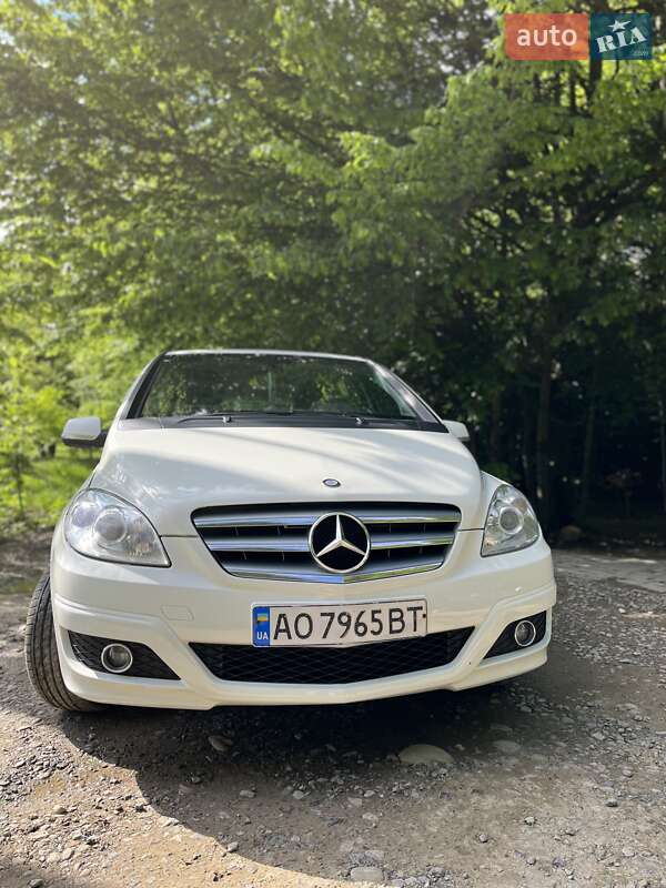 Хетчбек Mercedes-Benz B-Class 2011 в Івано-Франківську