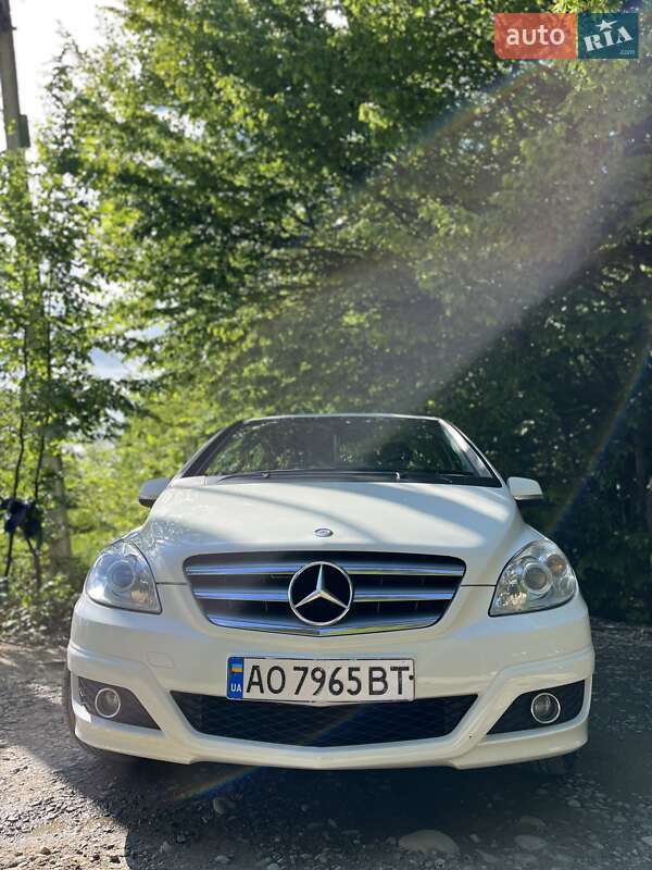 Хетчбек Mercedes-Benz B-Class 2011 в Івано-Франківську