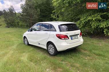 Хэтчбек Mercedes-Benz B-Class 2017 в 
