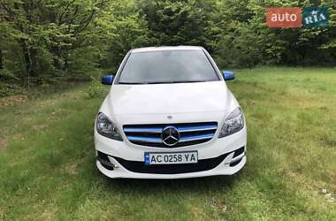 Хэтчбек Mercedes-Benz B-Class 2017 в 