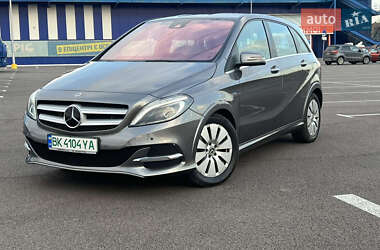 Хетчбек Mercedes-Benz B-Class 2017 в 