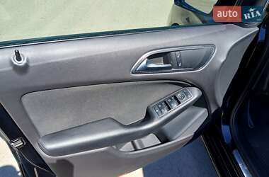 Хэтчбек Mercedes-Benz B-Class 2012 в 