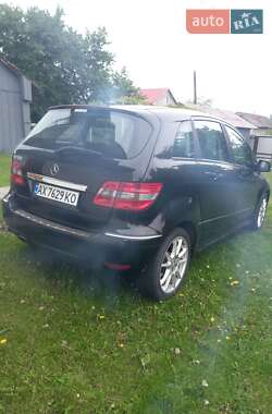 Хэтчбек Mercedes-Benz B-Class 2010 в 