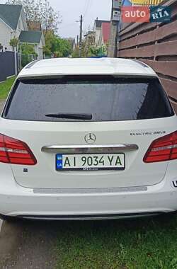Хэтчбек Mercedes-Benz B-Class 2015 в 