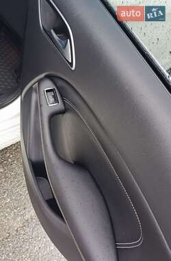 Хэтчбек Mercedes-Benz B-Class 2015 в 