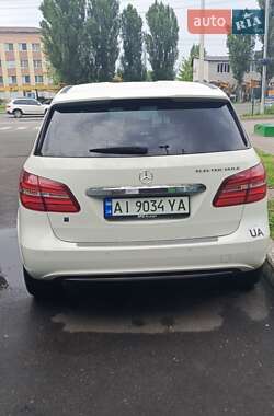 Хэтчбек Mercedes-Benz B-Class 2015 в 