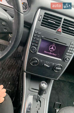 Хэтчбек Mercedes-Benz B-Class 2010 в 