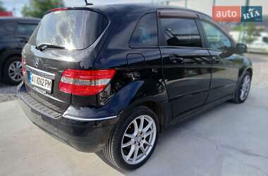 Хетчбек Mercedes-Benz B-Class 2011 в 