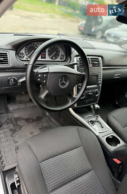 Хэтчбек Mercedes-Benz B-Class 2009 в 