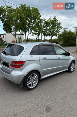 Хэтчбек Mercedes-Benz B-Class 2009 в 