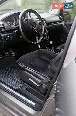 Хэтчбек Mercedes-Benz B-Class 2010 в 