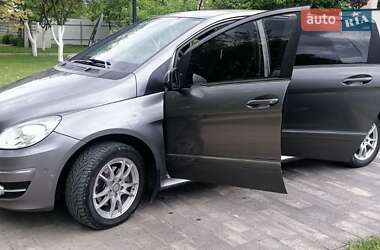 Хэтчбек Mercedes-Benz B-Class 2010 в 