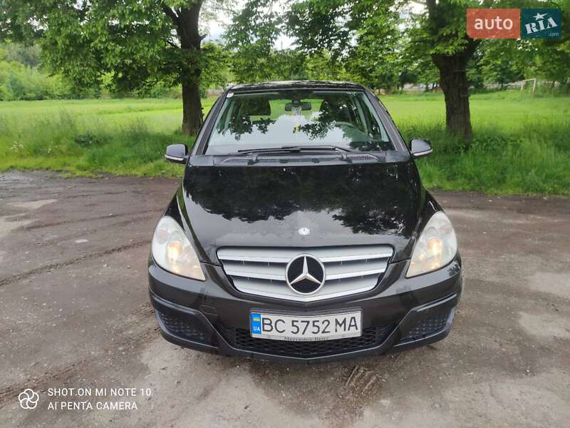 Хэтчбек Mercedes-Benz B-Class 2009 в 