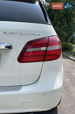 Хэтчбек Mercedes-Benz B-Class 2015 в 