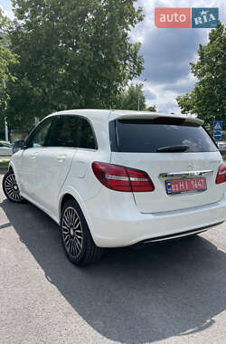 Хэтчбек Mercedes-Benz B-Class 2015 в 