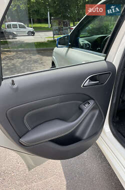 Хэтчбек Mercedes-Benz B-Class 2015 в 