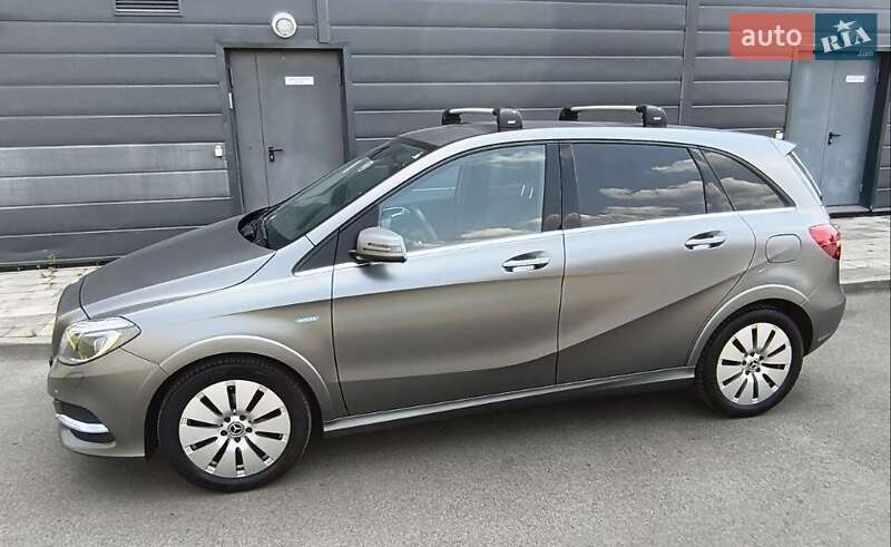 Хэтчбек Mercedes-Benz B-Class 2017 в Киеве