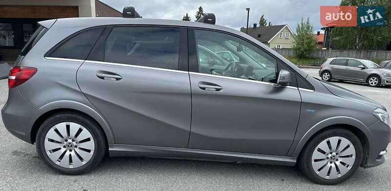 Хэтчбек Mercedes-Benz B-Class 2017 в Киеве