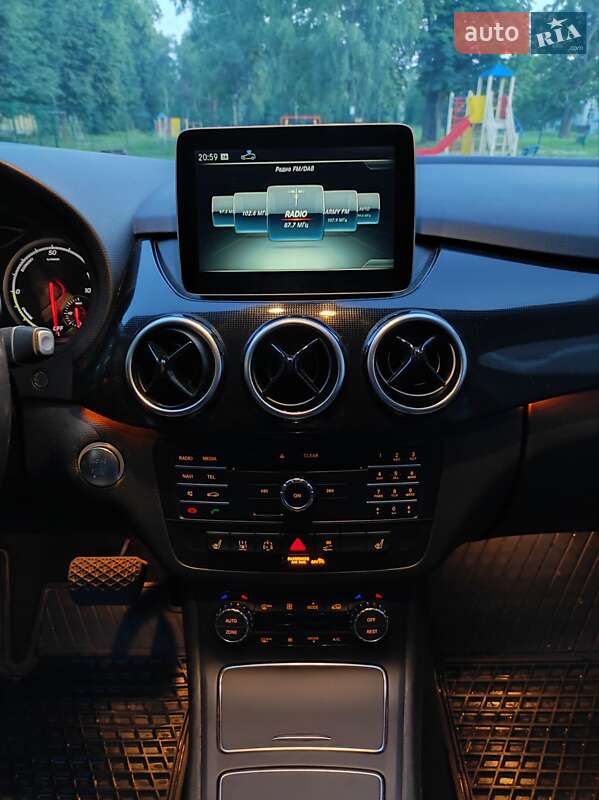 Хэтчбек Mercedes-Benz B-Class 2017 в Сумах