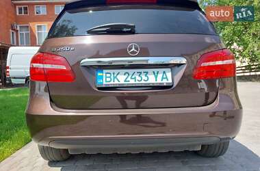Хэтчбек Mercedes-Benz B-Class 2016 в 