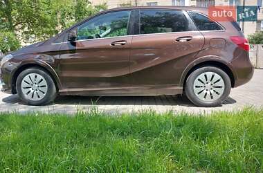 Хэтчбек Mercedes-Benz B-Class 2016 в 