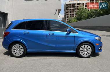 Хэтчбек Mercedes-Benz B-Class 2015 в 